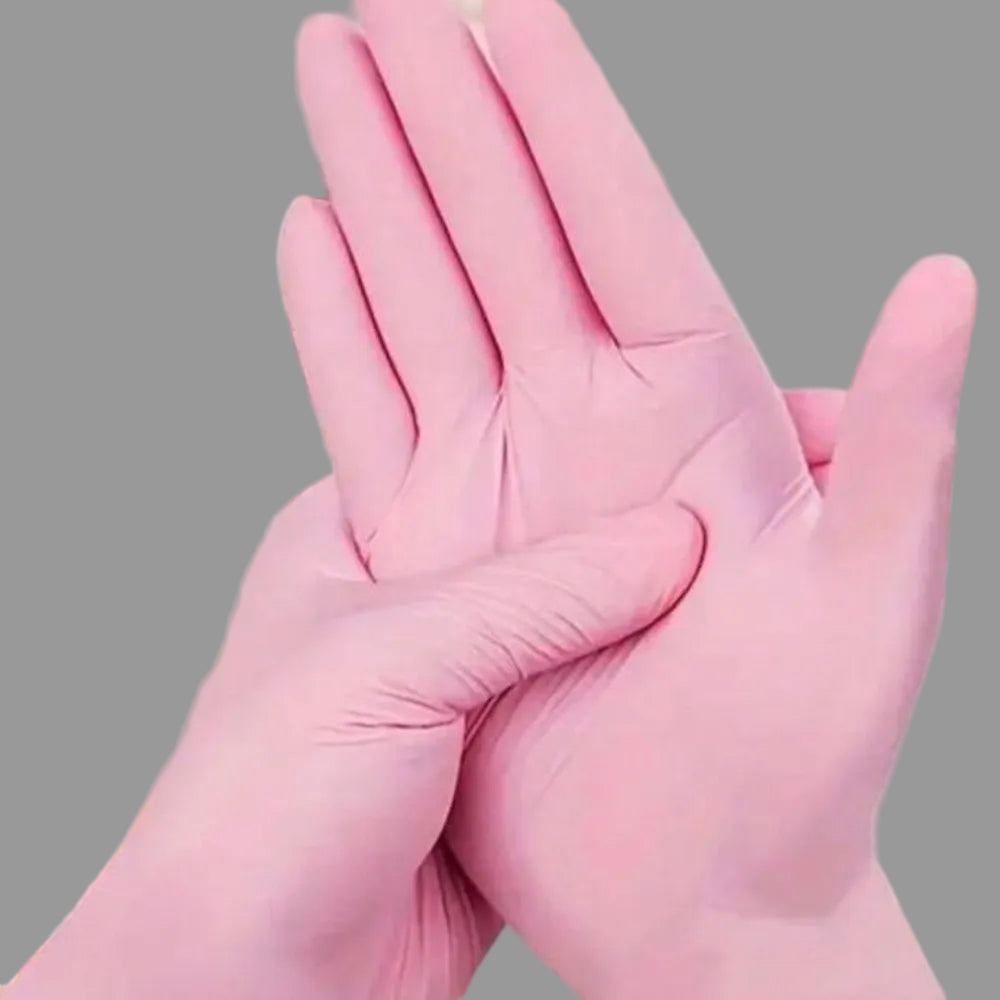 Gants en nitrile roses pour professionnelles de la beauté.