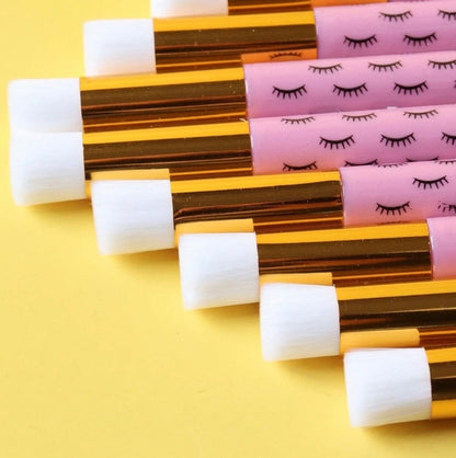 Brosse professionnelle multifonction pour cils, sourcils et soins.