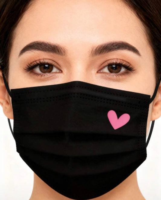 Masque noir cœur rose – Chic & irrésistible