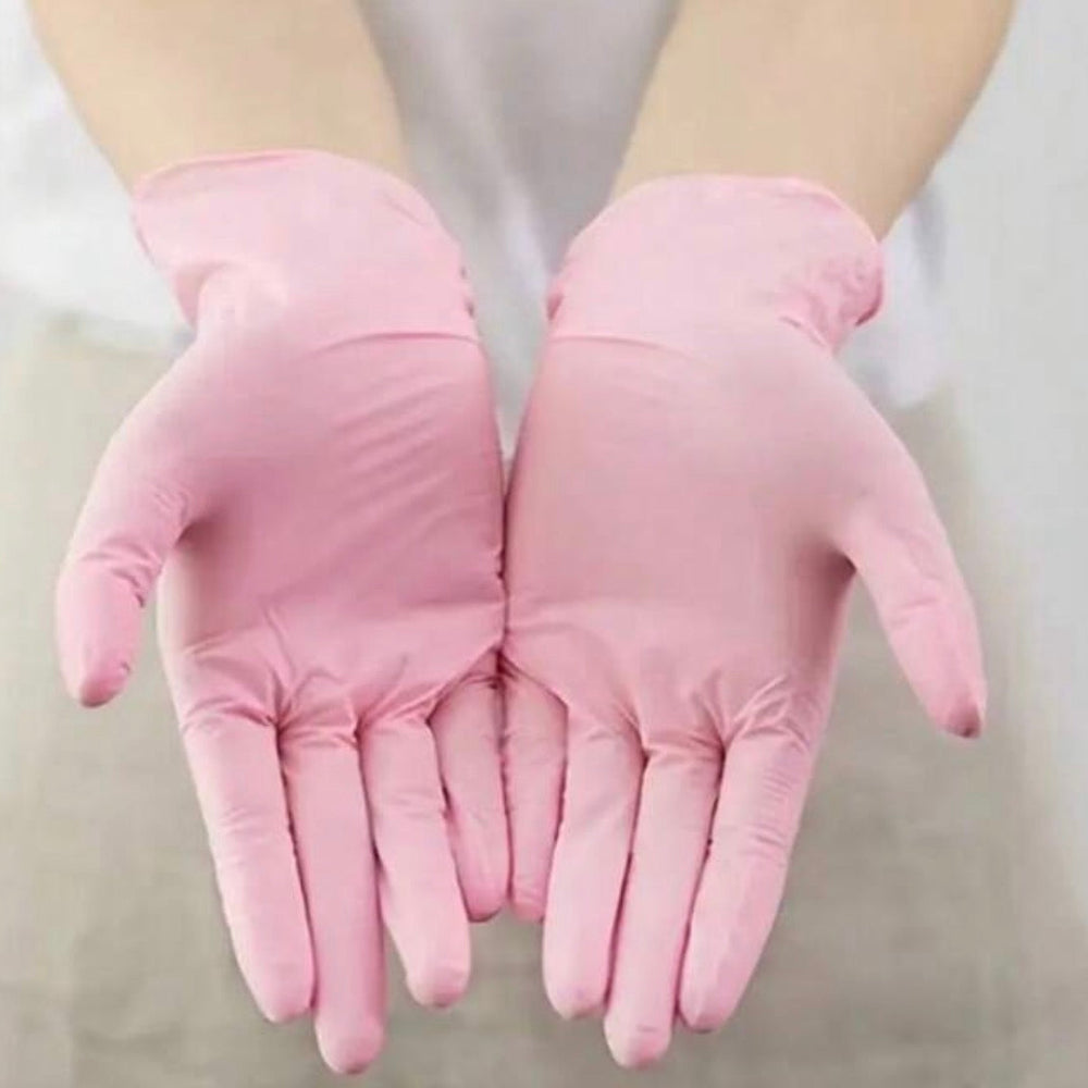 Gants en nitrile roses pour professionnelles de la beauté.