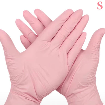 Gants en nitrile roses pour professionnelles de la beauté.